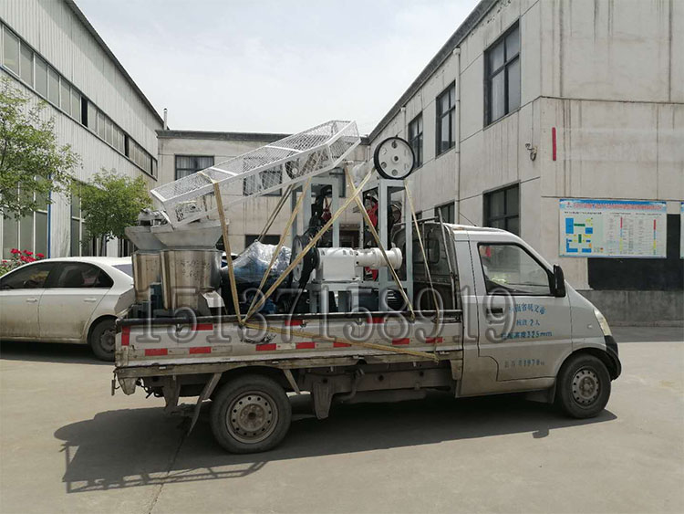 兩套全自動米線機發往云南和內蒙古